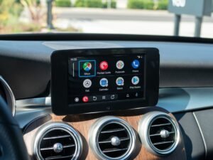 Android Auto is starting to show quick replies to messages for some users