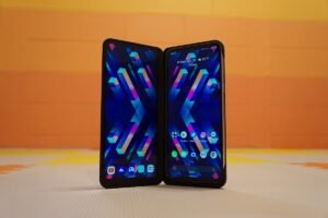 LG has started rolling out stable Android 12 for the T-Mobile LG V60
