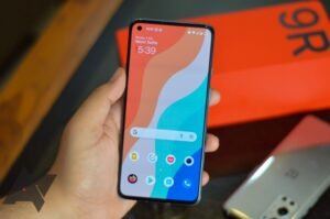 The latest update of the OnePlus 9R and 8 Series promises optimization of charging speed