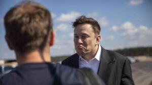 Elon Musk gets into embarrassing battle with video game side, loses