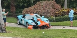 Florida Ford GT owner crashes because he is "unfamiliar" with manual transmission: Police